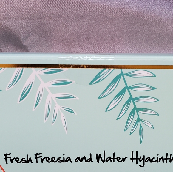 5⭐Rated!🎉 On The Beach Scent & Body Gift Set.. Free gift included! 🎁 - Picture 2 of 7